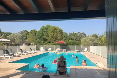 Image de Gîte 'L'Albizia' chez Heike et Didier, piscine partagée, Wi-Fi et climatisation, animaux non admis