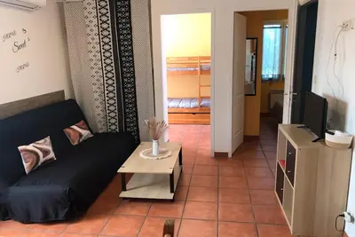 Image de Gîte 'Le Cyprès' chez Heike et Didier, piscine partagée, Wi-Fi et climatisation