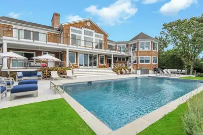 Image de Waterfront Southampton Estate with Pool, Tennis Court & Resort-Style Living