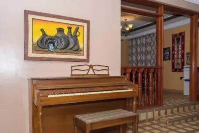 Image de A deluxe suite in a luxurious suburban mansion