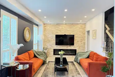 Image de Your Home Away From Home. . . . Best Family Neighourhood, Close to all Attraction