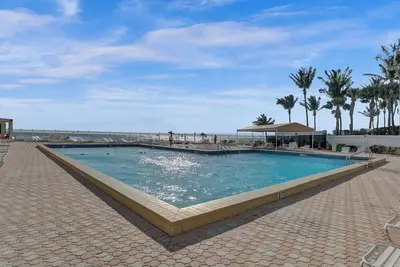 Image de Hallandale Beach - 2 Br Luxury Condo