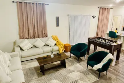 Image de Fenced Yard • Foosball • Putting Green