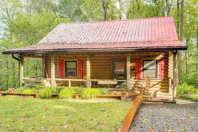 Image de Soak in Hot Tub, Explore Outdoors: Cleveland Cabin