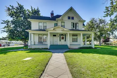 Image de 2 Mi to River: Historic Clarkston Home w/ Views!