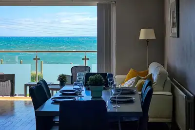 Image de Beachside-Stunning seaview home