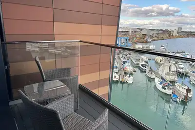 Image de 2 bed, 2 bath - Luxury Modern Waterfront Apartment