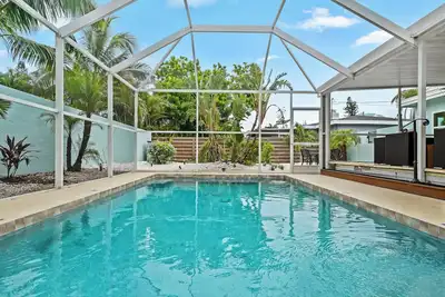 Image de Charming Beach Bungalow with Private Pool and steps away from the Beach!