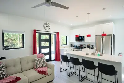 Image de Caiman's Den - Charming 1-bedroom apartment in awesome Old Man Bay with Ac