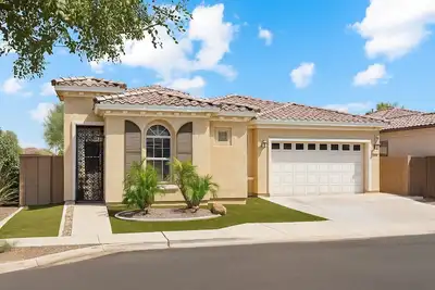 Image de 4 Bdrm - Minutes from Westgate & Cardinals Stadium