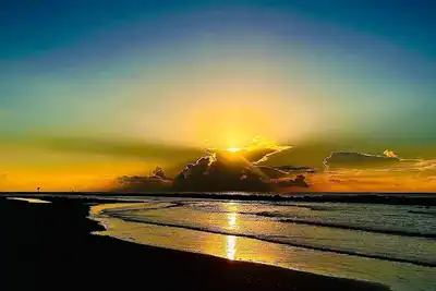 Image de Charming 2-bedroom cottage walk to the ocean or bay!