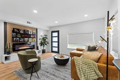 Image de Oasis in Bishop Arts for Groups sleeps 16