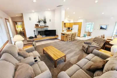 Image de Mt Hood 13 - A/C, Hot Tub, 2 Suites, Sharc