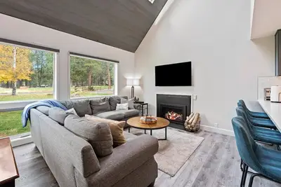 Image de Mt View Lodge 35 - Renovated Cozy Condo with Rec Passes, Gas Fireplace