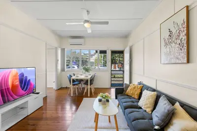 Image de Cozy 3br Home in Yeronga | Garden & Outdoor Living