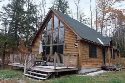 Image de Linderhof Log Chalet with Mountain Views & Game Room – Near Storyland & Attitash