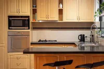 Image de Coastal Luxury Retreat · Steps from the Beach