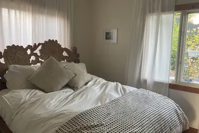 Image de Escape to our enchanting Beach Cottage Oasis with its own private pool and spa.