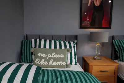 Image de House -Sleeps 8, parking, suitable for contractors