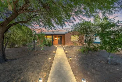 Image de Cozy UofA Charmer - Off St Parking!