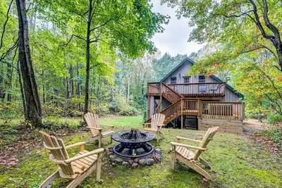 Image de Hot Tub Haven 10 Mi to Hocking Hills State Park!