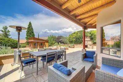 Image de 1/2 Mi to Airport Mesa! Hot Tub Haven w/ Mtn Views