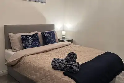 Image de Bright 3 Bed Home in Green + Tranquil Gerrards Cross!