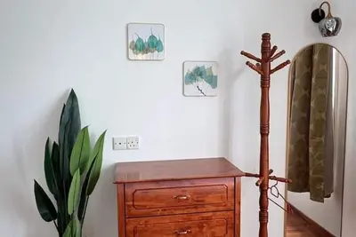 Image de Fat Mom - Tropical House (Free 1 CarPark+Netflix)