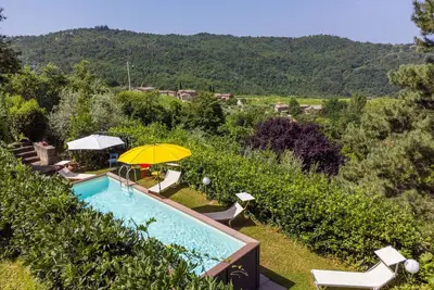 Image de Magnifique maison de vacances avec Wifi, piscine privée, bain à remous, climatisation, Tv, patio