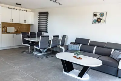 Image de Tranquil Luxe Thermal Escape Mobile Home - Standard Mobile Home with Terrace