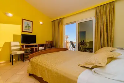 Image de Hotel Pansion Villa Antonio - Two Bedroom Suite with Balcony and Garden View 17
