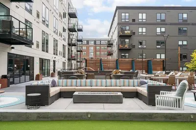 Image de CozySuites in Marquee 2br 1ba with pool & gym