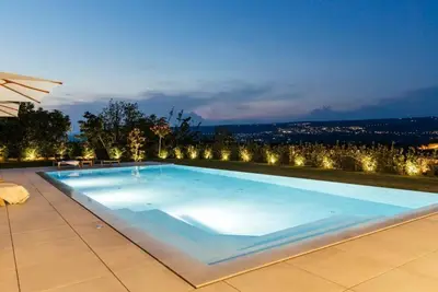 Image de Luxury Villa Lara with Heated Pool, Hot-Tub and Sauna - Six Bedroom Villa with Pool