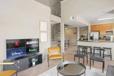 Image de Dual West Campus Homes | Walk to Ut, The Drag & Sxsw Venues, Near Downtown