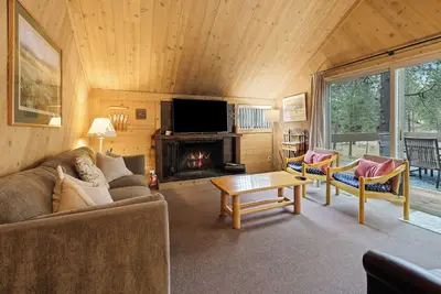 Image de Pole House 99 - Easy Cabin, Hot Tub, Pet Friendly, Sharc