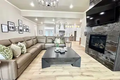 Gun's Up Getaway - 4br/3ba - New Construction