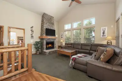 Image de Granby Ranch Retreat | Steps to the Lifts-Hot Tub