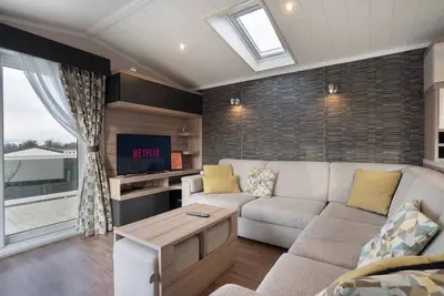 Image de swimming pool, entertainment complex, and children's play areas.