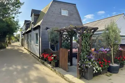 Image de 3 bedroom cottage in Sark, on the Avenue.