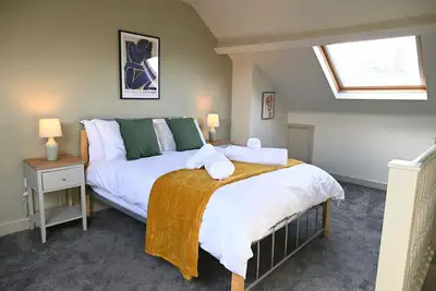 Image de Maison-Moderne-Salle de bain privée-Vue sur Rue