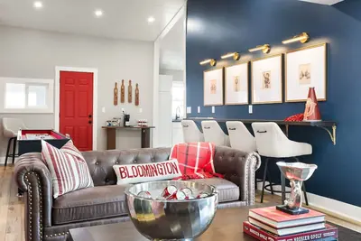 Image de Walk to Iu stadiums! Hot tub, shuffleboard, bar, and luxe game-day vibes at The Clubhouse.