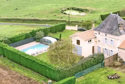 Image de Gite, Piscine Chauffée et Couverte avec Piscine Privée, Terrasse Privée et Wi-Fi