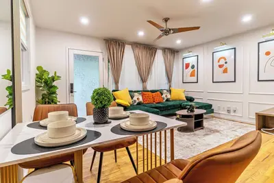 Image de Easter Special! Cozy Luxe Escape Modern 2br for Couples, Business & Pet