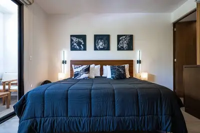 Image de Stylish studio with rooftop pool, gym, Bbq & Netflix near beach