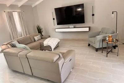 Image de Zion's Oasis, Pristine three Bedroom House