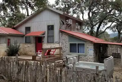 Image de New! Hideaway Cabin 3-Bedroom - Pets Allowed