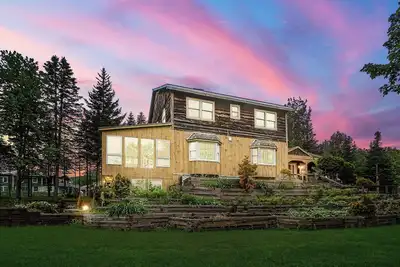 Image de The Mahogany. Outside hot tub, Indoor pool, &Game R