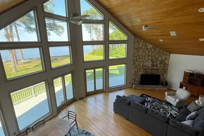 Image de Private Dock and 200ft Shoreline w Panorama View