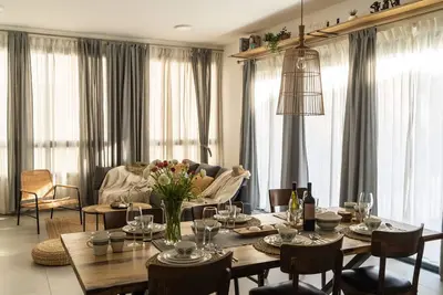 Image de Luxury 3 Rooms Apt• Balcony• Parking | HaKerem A35