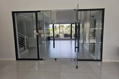 Image de Chic Studio Retreat w/ King Bed, Fireplace + Pool